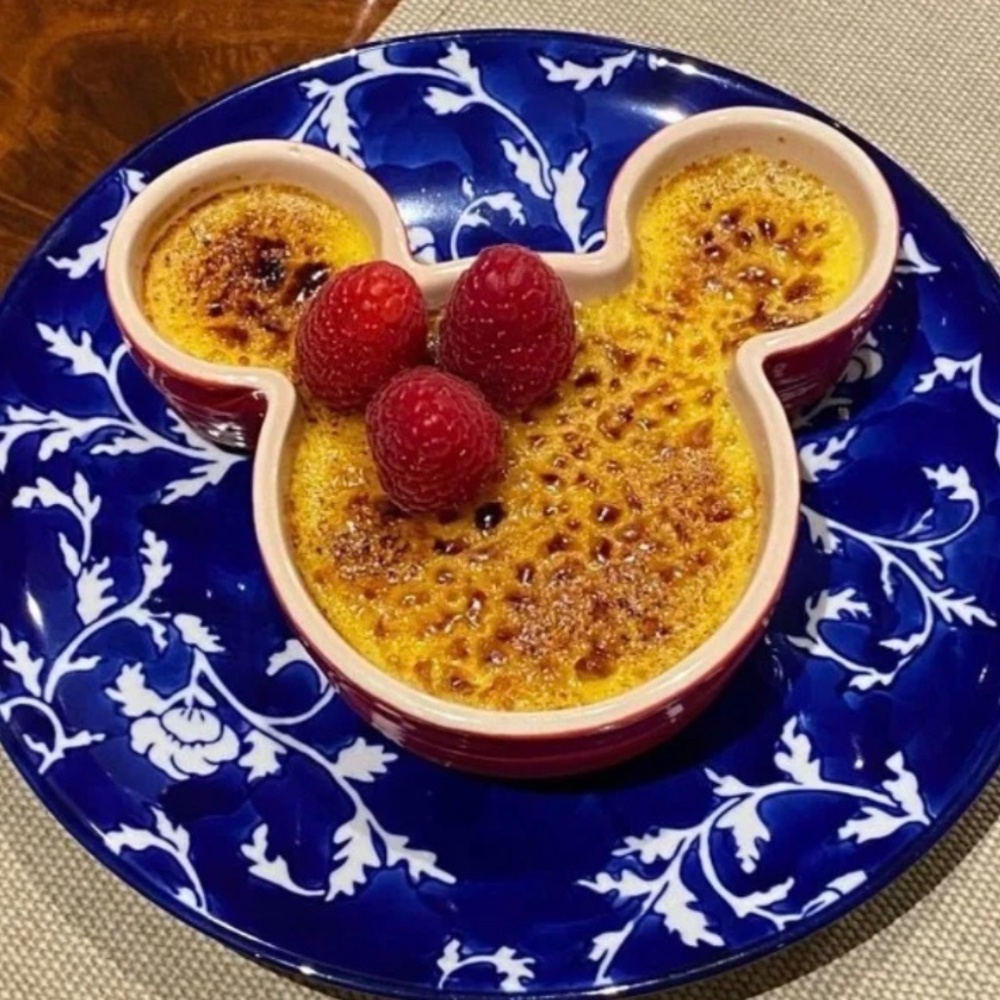 Williams Sonoma Le Creuset Disney Mickey Mouse Stoneware Ramekins - Picture 8 of 12